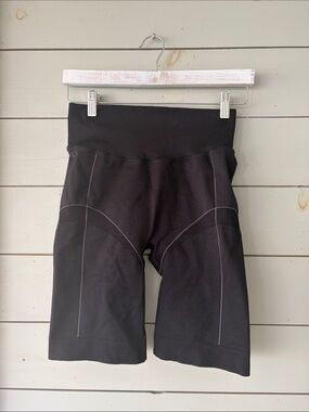 TNA Atmosphere High-Rise Bike Shorts (M/L) 🖤
